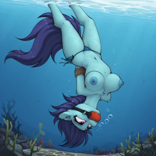 Mare Underwater in Bikini